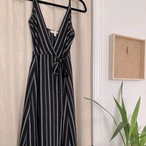 Size small wrap dress with tie
